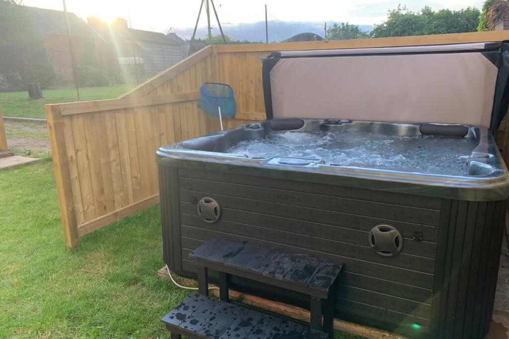 DurstonCountryside Annexe, With Hottub, Sleeps Up To 4アパートメント エクステリア 写真